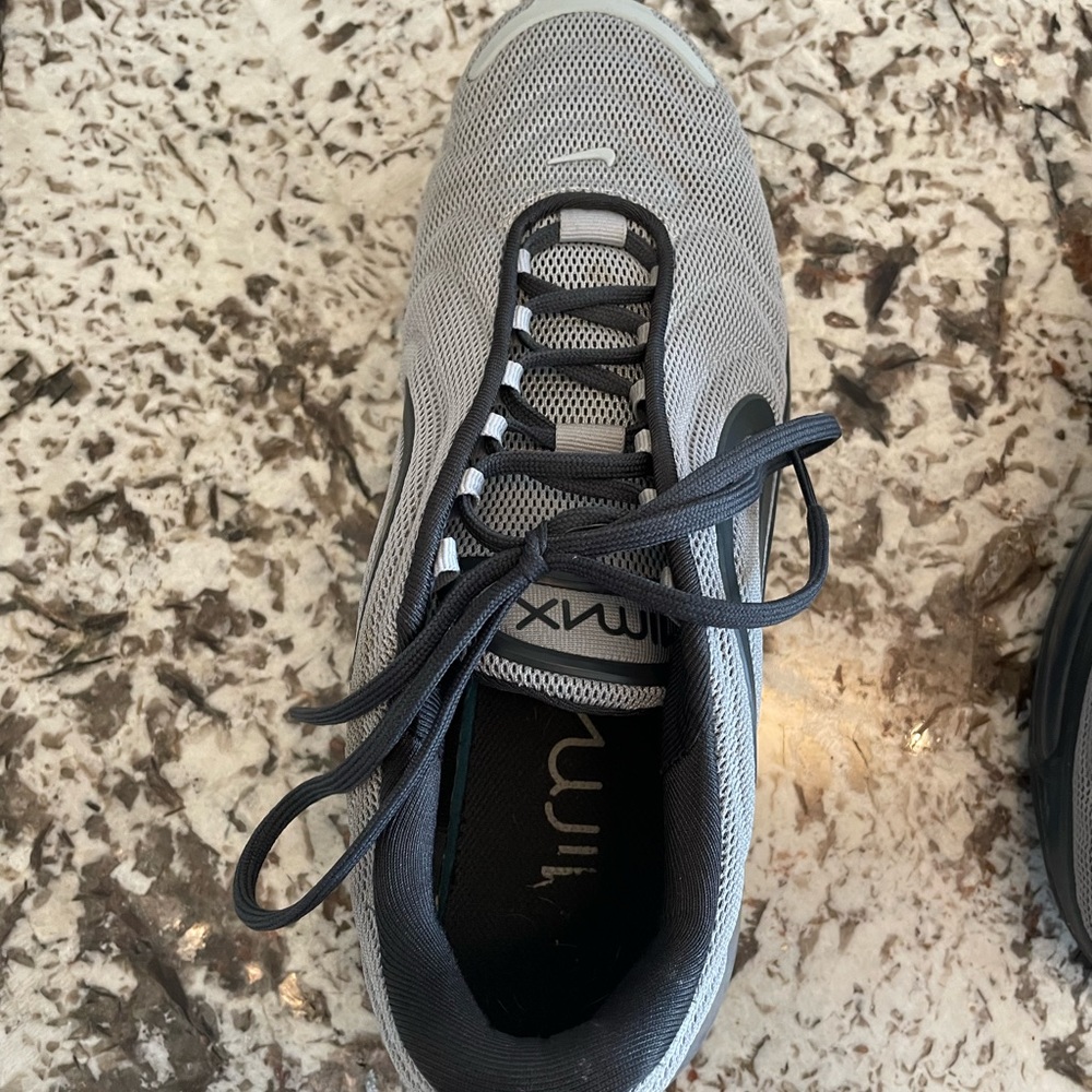 Nike air max. Lightly worn.